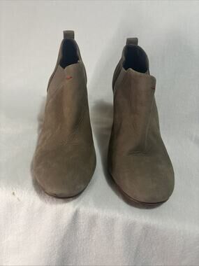 ED Ellen Degeneres Mahoney Beige Ankle Boot Size 8.5